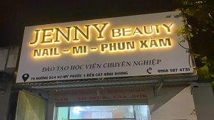 Bảng hiệu phun xăm thẩm mỹ nâng cao nhận diện thương hiệu cho cửa hàng