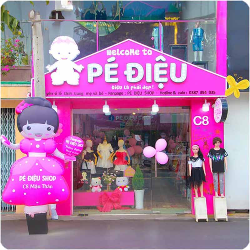 Chất liệu phổ biến làm bảng hiệu shop quần áo trẻ em