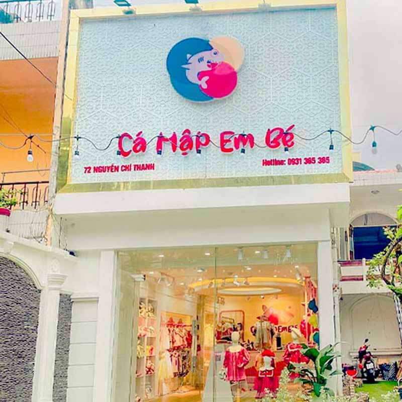 Nguyên tắc thiết kế biển shop quần áo trẻ em đẹp